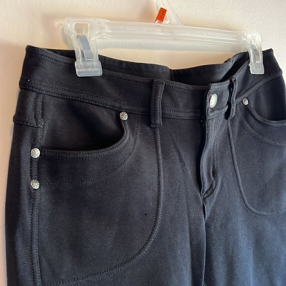 EXCELLENT CONDITION WOMEN’S SIZE 8T ATHLETA BLACK STRETCH BERMUDA SHORTS - Picture 2 of 7